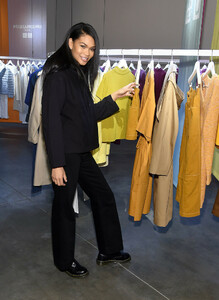 Chanel+Iman+Chanel+Iman+Attends+Uniqlo+Press+ERK4jFEA5Pix.jpg