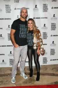 Jessie+James+Decker+Celebrities+Rock+ThisShirtSavesLives+HyvG79oCftxx.jpg