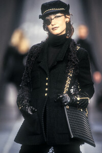 971838346_Chanel1993WomenRTW50.thumb.jpg.2da699e5cfe94ce636f496cc425ea02f.jpg