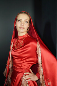 Natalia+Vodianova+Ulyana+Sergeenko+Guests+O9SqSs_rm2fx.jpg
