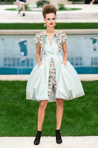 Ine Neefs Chanel Spring 2019 Couture 1.jpg