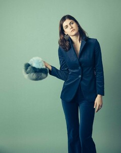 Alexandra-Daddario-by-Sela-Shiloni-Photoshoot-2019--02.thumb.jpg.9b6a384e04dfe4e097f2bdc74eed299f.jpg