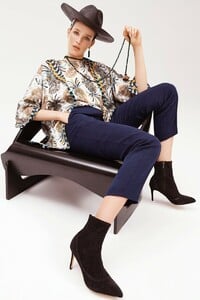 Alisa-Ahmann-Fischer-Cover-Catalog-Shoot09.thumb.jpg.274d133afb82f4654011488a0a533848.jpg