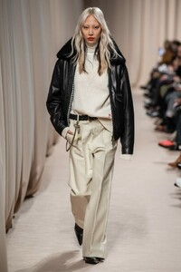 Ami_FW19-683x1024.jpg