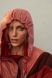 Anja-Rubik-Womens-Health-Poland-Cover-Photoshoot02.thumb.jpg.9e522768f4f0681c746cc4ae57261956.jpg