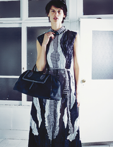 Araki_Bottega_Veneta_Spring_Summer_2015_02.thumb.png.bdfb05b07b53ead9214e8501361855c8.png