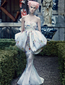 Couture_Clash_McDean_W_Magazine_October_2013_02.thumb.png.fb2bab5a8c9e34620b4790797eb94da5.png