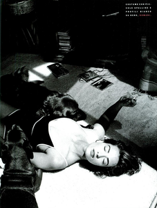 Demarchelier_Vogue_Italia_June_1990_06.thumb.png.fe83446fcdafb120d8455cf51690173c.png