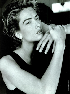 Demarchelier_Vogue_Italia_June_1990_07.thumb.png.0d3137e3b0c5cb250c0f8ac77244944a.png