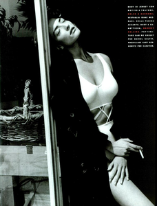 Demarchelier_Vogue_Italia_June_1990_08.thumb.png.3c96d461971f7c0880b7046d36bc8b32.png