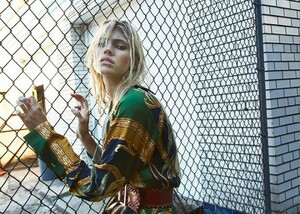 Devon-Windsor-by-Helena-Christensen-5-620x444.thumb.jpg.25a75dc74d2c2c4ecb184aad69029346.jpg