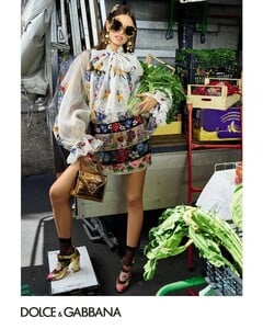 Dolce-Gabbana-Spring-2019-Accessories-Campaign02.thumb.jpg.8f9e72abbf9eccfda908e835bfd83a4f.jpg