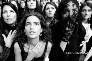 Dolce-Gabbana-Spring-Summer-2019-Campaign07.thumb.jpg.fab58c486cdd856ff4a3c5e97f968505.jpg
