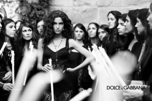 Dolce-Gabbana-Spring-Summer-2019-Campaign08.thumb.jpg.1c475634c5aee04d84952077b59806ab.jpg
