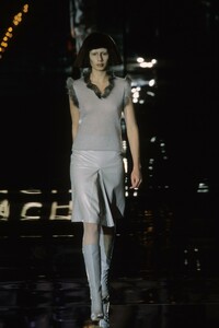 GIVENCHY-FALL-1999-RTW-007.jpg