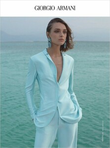 Giorgio-Armani-SS19-Gavin-Thurston-01-620x831.thumb.jpg.4369995f6becdf6dbae7aec968c52df1.jpg
