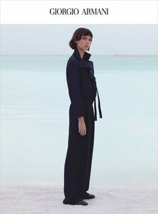 Giorgio-Armani-SS19-Gavin-Thurston-04-620x836.thumb.jpg.ce01668577ec93153dd13cd3a78fd57e.jpg
