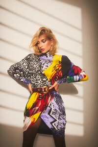 Hailey-Baldwin-Vogue-Arabia-Cover-Photoshoot09.thumb.jpg.c13e9b3f6b88544481b30275cbf2a824.jpg