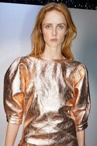 Isabel-Marant-Spring-Summer-2019-Campaign05.thumb.jpg.395706d9110dbbffec54ced3169f1c50.jpg