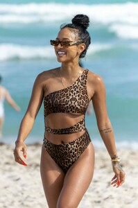 Karrueche-Tran-in-Animal-Print-Swimsuit-2018--16-670x1007.jpg