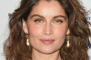 Laetitia-casta-7.jpg.4f87c0b050132f4a90f0cd62419f115b.jpg