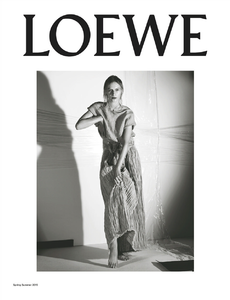 Meisel_Loewe_Spring_Summer_2015_01.thumb.png.2bdce3c0b81c712104239ca7153cdfb3.png