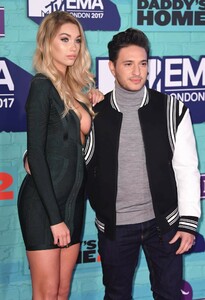 Melinda-London_-2017-MTV-Europe-Music-Awards--01.jpg