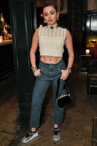 Miley-Cyrus_-Miu-Miu-SHAKO-MAKO-Release-Party--03-670x1005.jpg