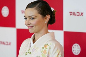 Miranda-Kerr-9.thumb.jpg.cae06be51e5805b9afbcc41edee31e17.jpg