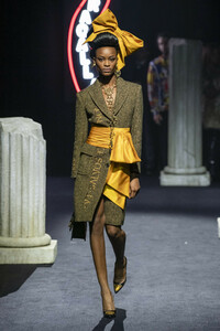 Moschino-PreFall-RF19-0049.thumb.jpg.92d8fb238222f2e4220da814ede82776.jpg