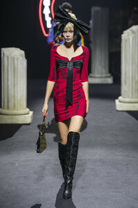 Moschino-PreFall-RF19-0330.thumb.jpg.6a2c014dc455d449a83b985fae496242.jpg