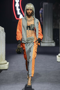 Moschino-PreFall-RF19-0791.thumb.jpg.bd663040cb86de97ff013461b4ca5c3a.jpg