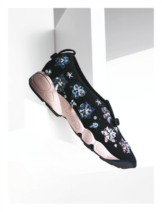 Saks_Fifth_Avenue_Spring_Summer_2015_07.thumb.png.15d2d68c609ae5b525076ed9fbe9457d.png