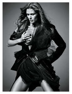 Sorrenti_W_Magazine_September_2013_03.thumb.png.f5c4a89c9c6b590aea5efb8b8d2b8f33.png