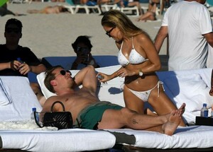 Sylvie-Meis_-Wearing-white-bikini-on-the-beach-in-Miami-01-670x481.jpg