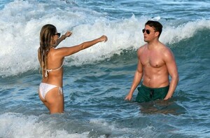 Sylvie-Meis_-Wearing-white-bikini-on-the-beach-in-Miami-05-670x441.jpg