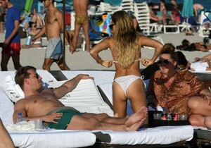 Sylvie-Meis_-Wearing-white-bikini-on-the-beach-in-Miami-15-670x470.jpg