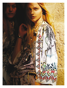 Testino_Etro_Spring_Summer_2015_02.thumb.png.3ac2ed0f91eb0b14bbbb9f286c311d34.png