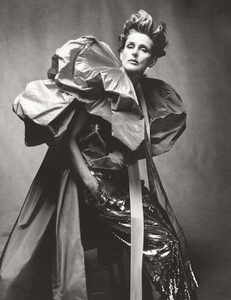 The_Artist_Meisel_Vogue_UK_December_2018_02.thumb.png.9aabd5b252e7fd964f58d07001c3753c.png