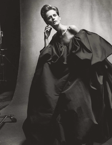 The_Artist_Meisel_Vogue_UK_December_2018_07.thumb.png.ff0666a890e3457870097040a6a286bc.png