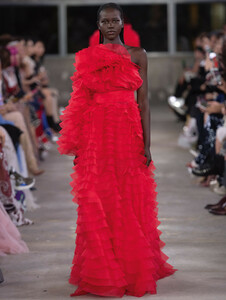 Valentino-pre-fall-2019-collection-2-the-impression-89.thumb.jpg.4dd738740a7623251595804f82fe7406.jpg