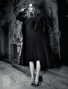 Vanderperre_W_Magazine_October_2013_08.thumb.png.db5c5b7214e38d5e5540b3c3fa34bc28.png