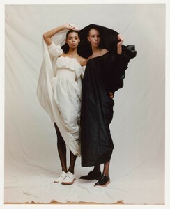 VoguePortugal_8.thumb.jpg.282170e395bd22b7c7e7b8fdd5b090c4.jpg