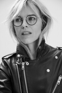 Zadig-Voltaire-Spring-Summer-2019-Campaign04.thumb.jpg.ea57e8b8e6861bb44e393b9fd74b1471.jpg