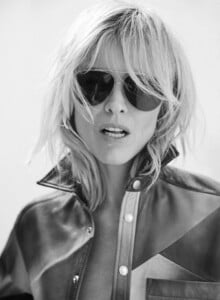 Zadig-Voltaire-Spring-Summer-2019-Campaign05.thumb.jpg.7fc88eb3abef34ab28937f882766364b.jpg