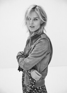 Zadig-Voltaire-Spring-Summer-2019-Campaign06.thumb.jpg.222a91bc3c6cd4fb487403ee8f60f09e.jpg