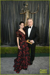 alec-hilaria-baldwin-couple-up-for-sag-awards-01.jpg