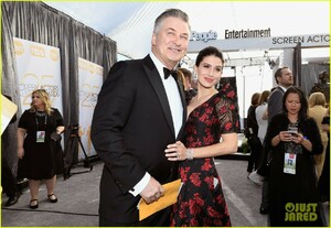 alec-hilaria-baldwin-couple-up-for-sag-awards-02.jpg