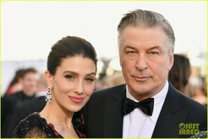 alec-hilaria-baldwin-couple-up-for-sag-awards-06.jpg