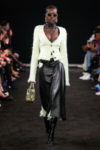 alexander-wang-fall-2019-the-impression-05.thumb.jpg.017346f52d95c2e03d13e9087ddb323a.jpg